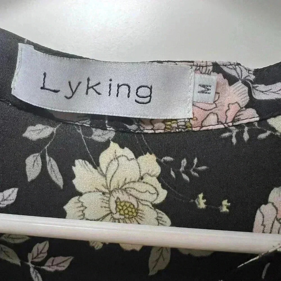 Lyking Women’s Sleeveless Black Floral Blouse Size Medium - Picture 4 of 6